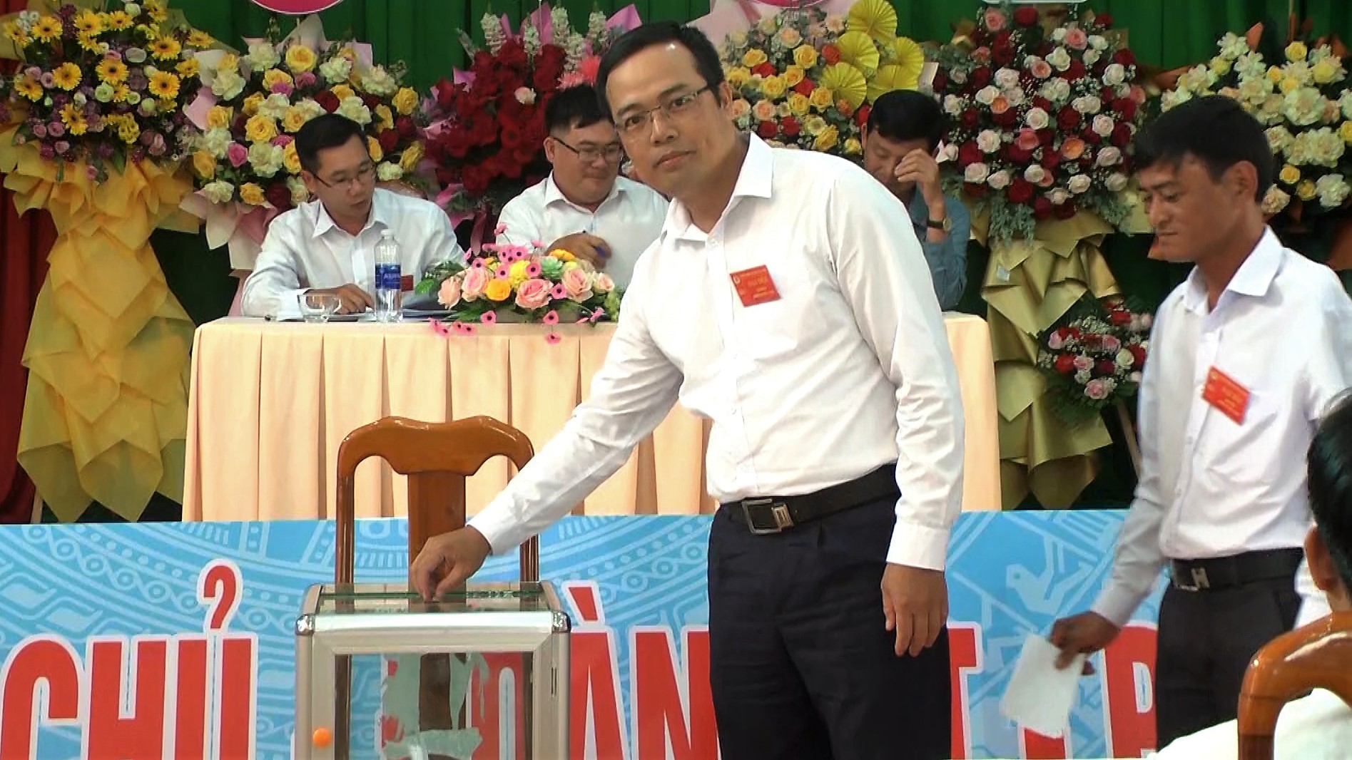 bỏ phiếu thị trấn Ea Kar 